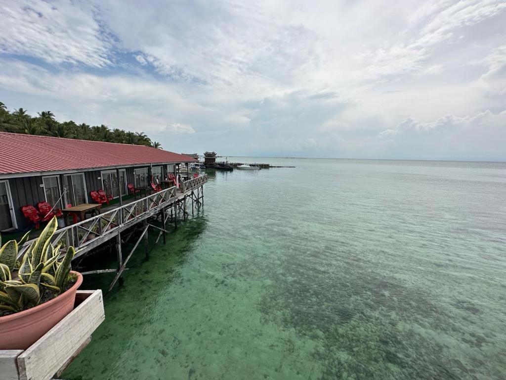 Апартаменты Mabul Backpackers Mabul Island Экстерьер фото